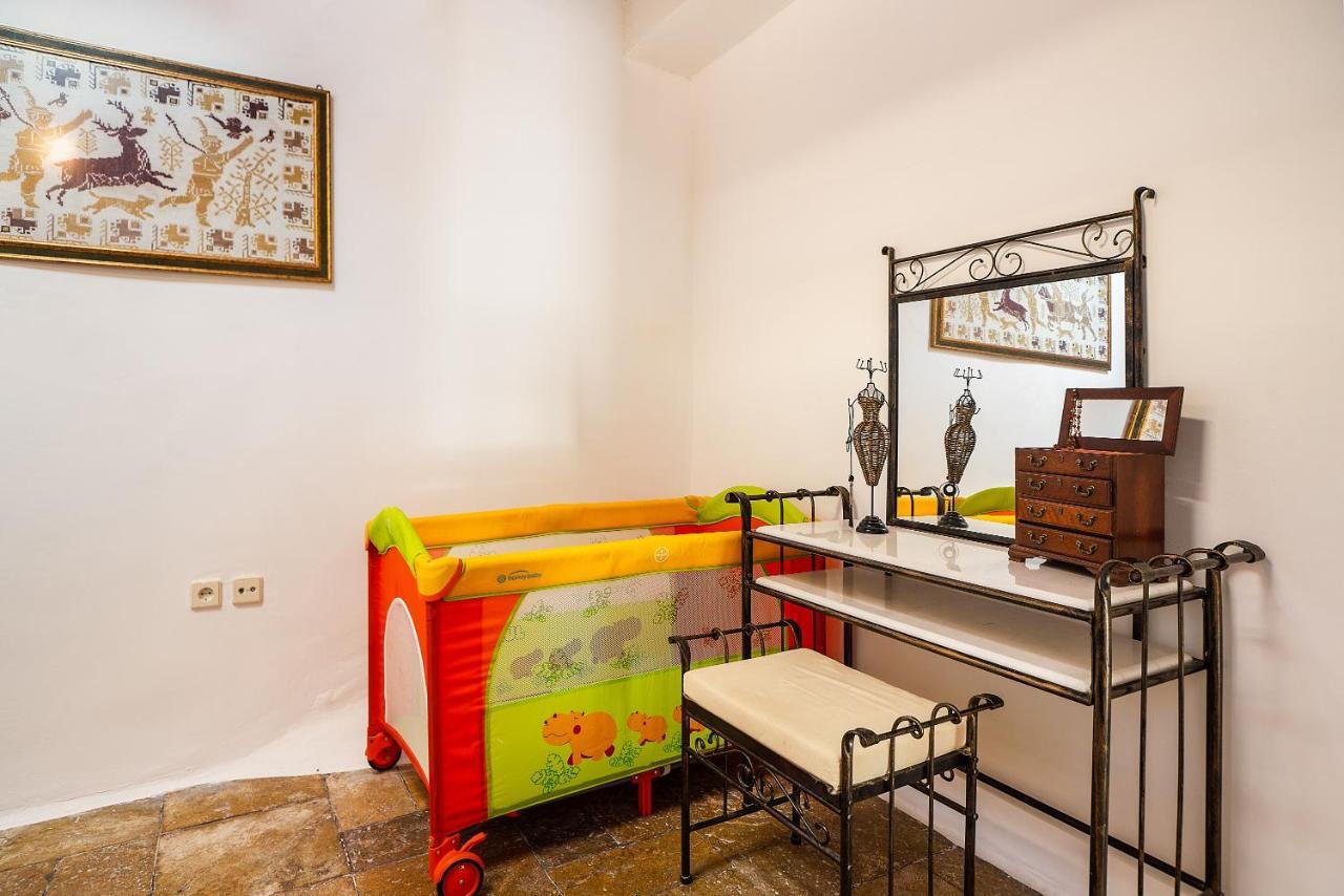 Fedra's Traditional House